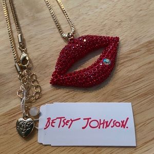 Rhinestone lips necklace
